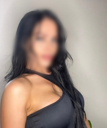 Нежная брюнетка приглашает в гости состоятельного мужчину для эксклюзивных встреч. Я создам атмосферу уюта и страсти, чтобы ты почувствовал себя по-настоящему желанным! 7300, 23 года